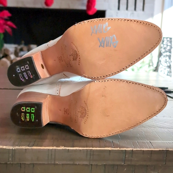 Oak Tree Farms Biddy White Lace Up Western Victorian Heel Boots Sz 9 NWOT - Picture 11 of 16